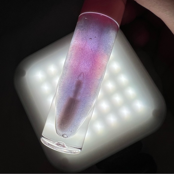 Unicorn Hydrating Lip Oil (with dofa applicator) - Picture 3 of 4